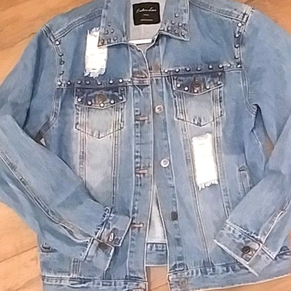 Jean jacket with studs